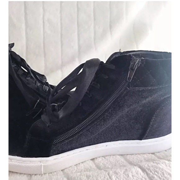STEVE MADDEN ENDIRA Sz 8.5 Blk Vlvt Hgh Top Sneaks - Picture 5 of 8